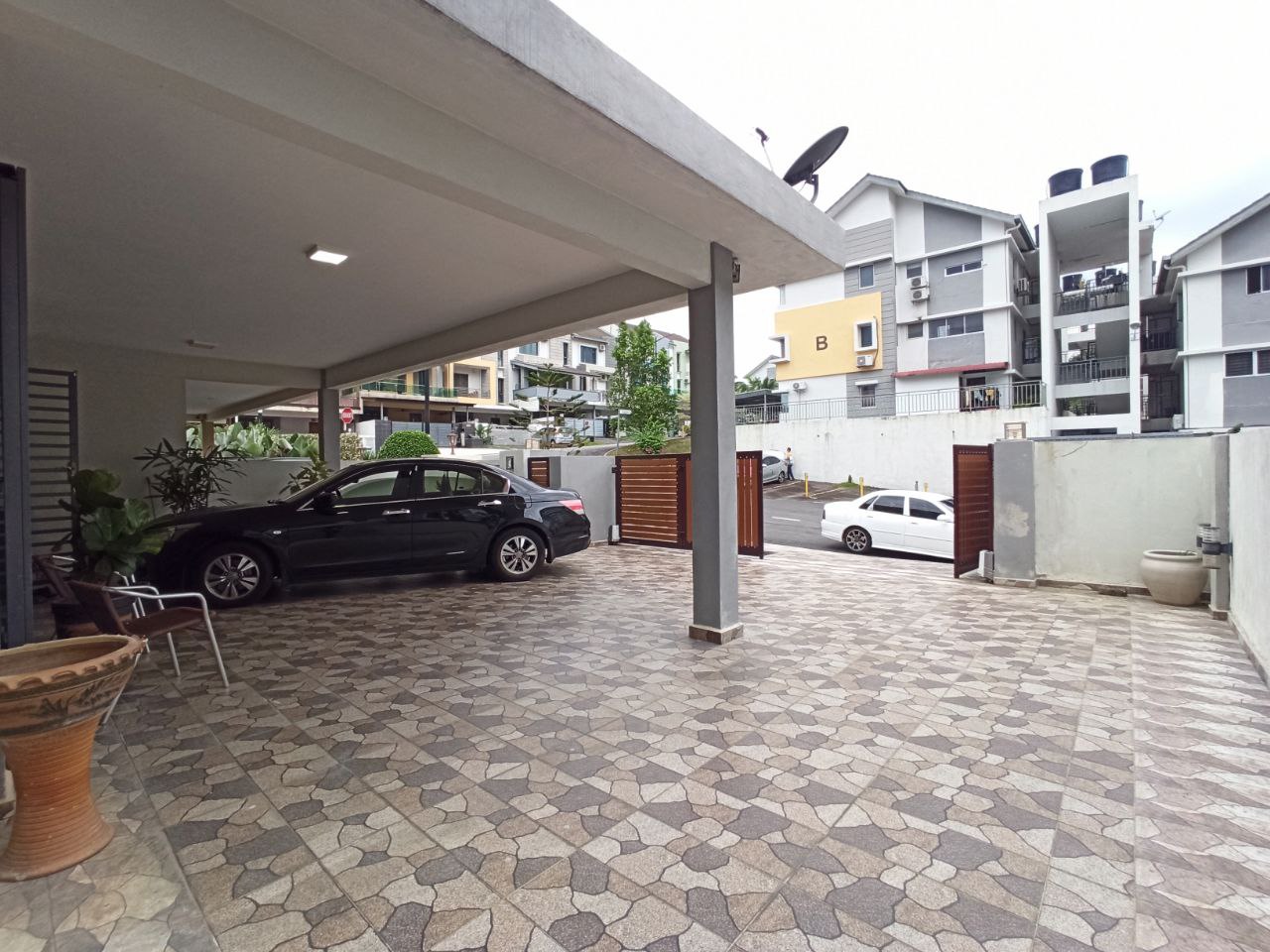 Renovated 3 Storey Semi D, Taman Saujana Suria, Ka - photo 12