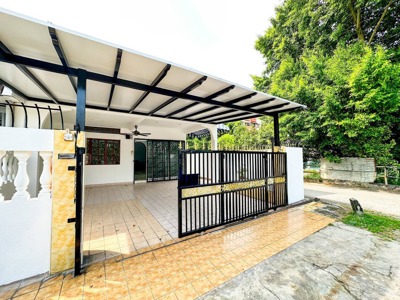 Single Storey Terrace Taman Berjaya Kajang - photo 2
