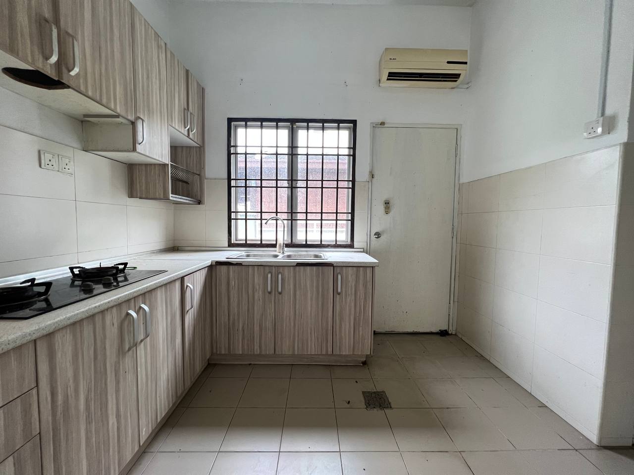 Corner Lot 2 Storey Semi D Saujana Villa Kajang - photo 2