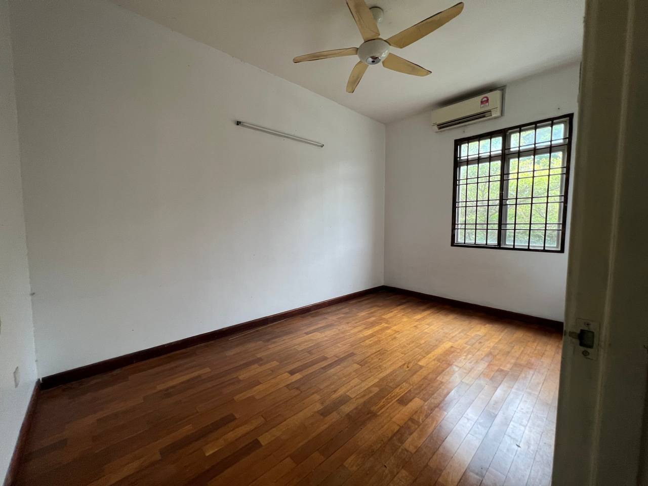 Corner Lot 2 Storey Semi D Saujana Villa Kajang - photo 11