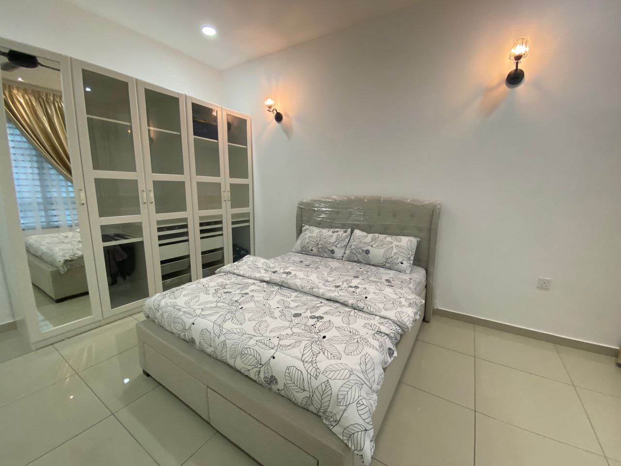 Facing Open 2 Storey Terrace Tiara Sendayan - photo 5