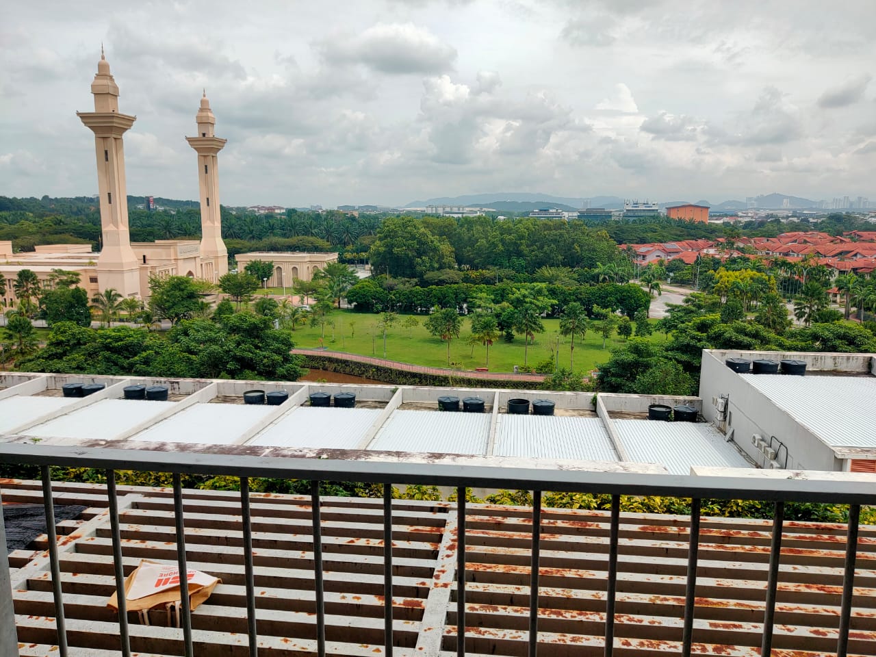 Suria Jelutong Service Apartment - photo 2