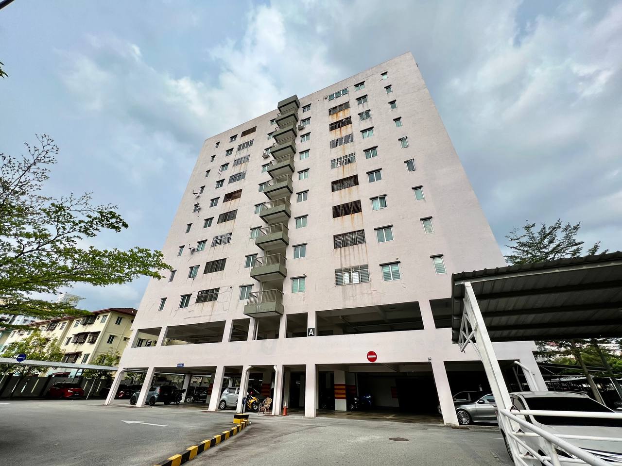 Green Suria Apartment - photo 2