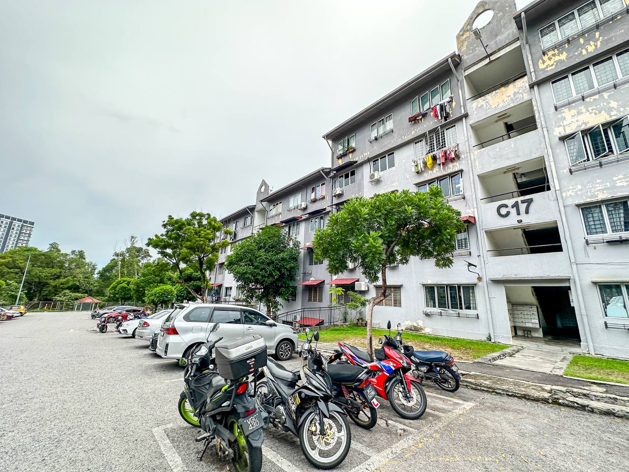 Putra Permai Apartment - photo 2