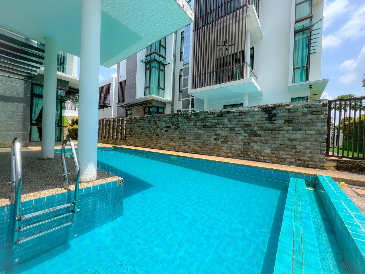 Fera Residence Presint 8 - photo 2