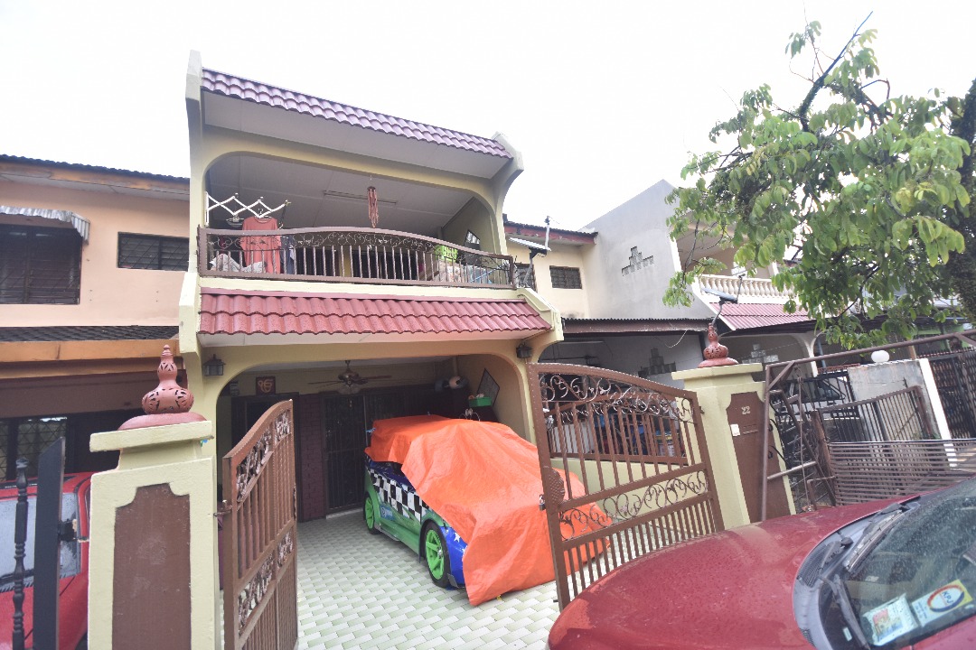 Double Storey House at Taman Sri Muda Seksyen 25 - photo 2