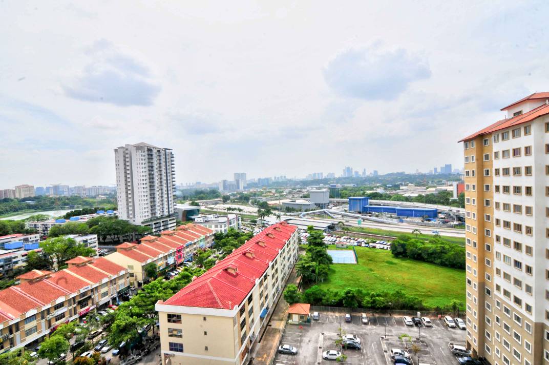 NEAR LRT RESIDENSI PUTRA SURIA APARTMENT - photo 6