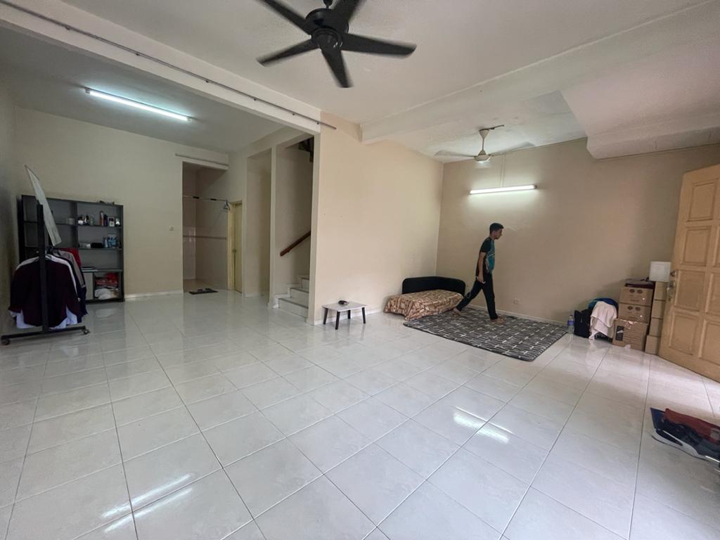 Double Storey Terrace Jalan Kristal Seksyen 7 - photo 3