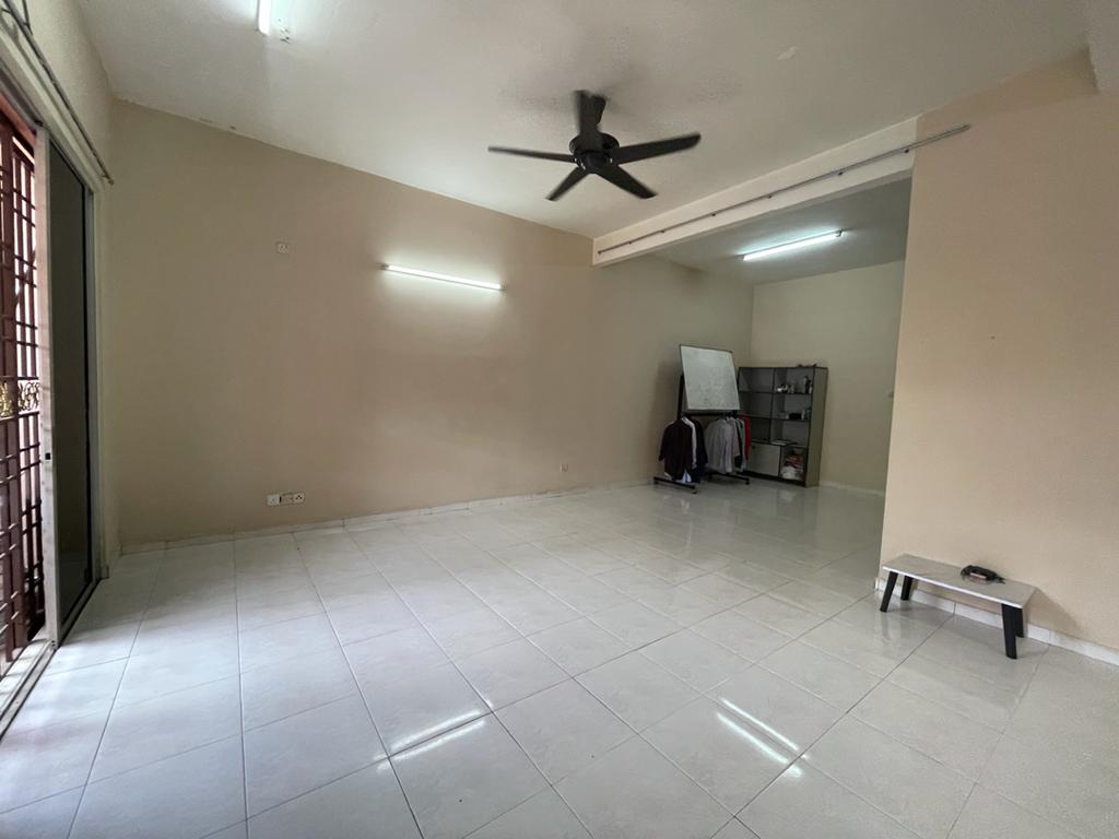 Double Storey Terrace Jalan Kristal Seksyen 7 - photo 4
