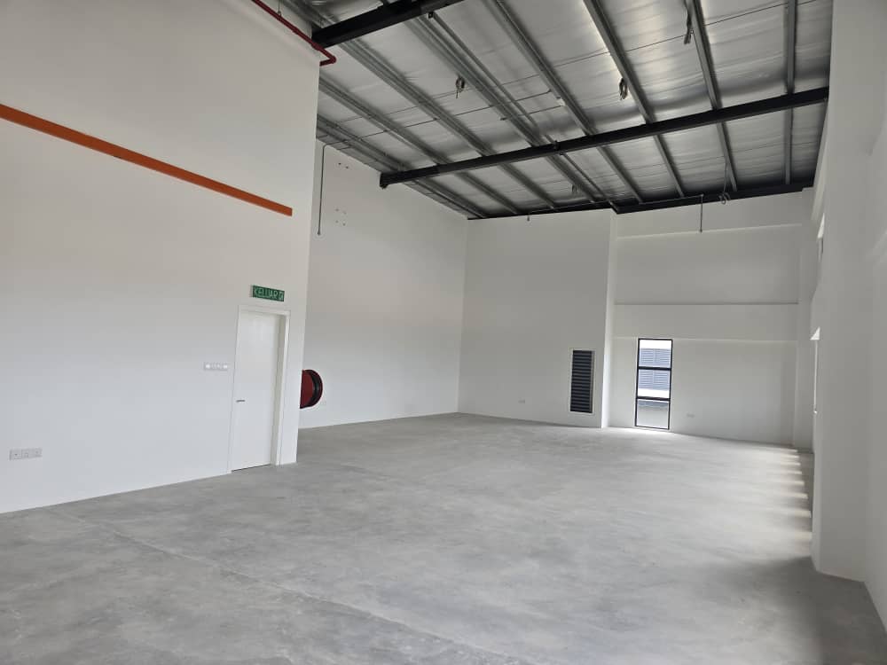 2610 4827 Factory Elmina Business Park by Emily - photo 5