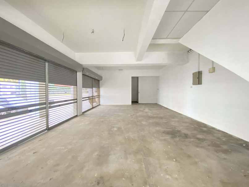 Corner Ground Floor Shop Cahaya Alam by Zu En - photo 1