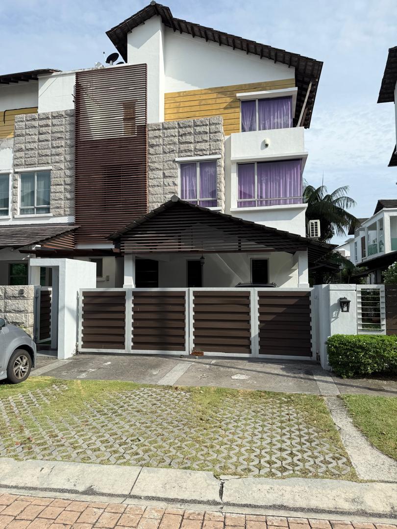 2605 4311 Semi D Laman Seri Sek 13 by Emily