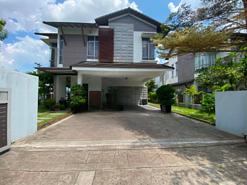 2605 4312 Bungalow Laman Seri Sek 13 by Emily