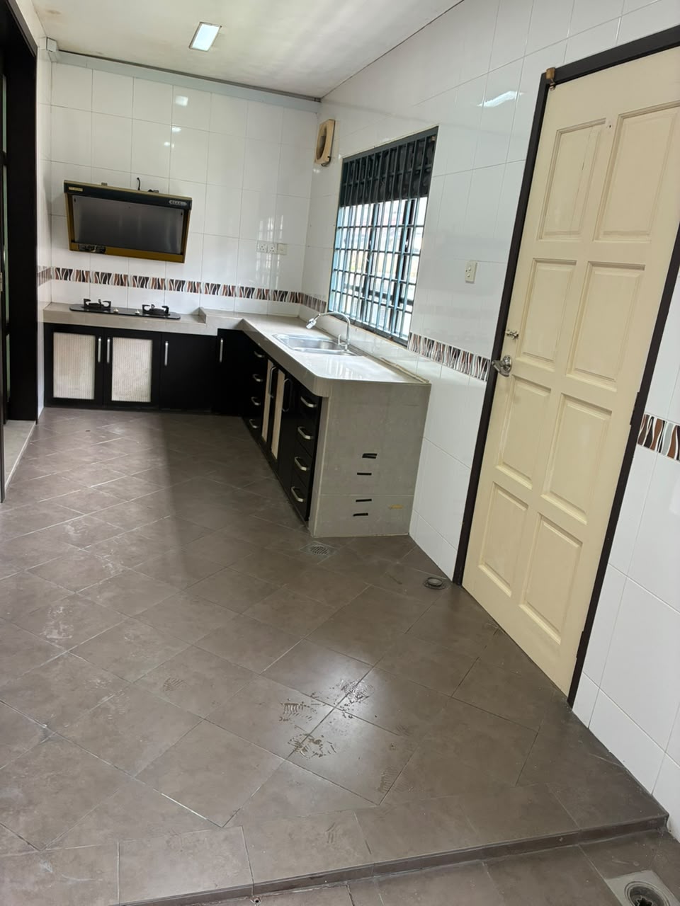 2609 4791 Jeriji Bkt Jelutong by Emily