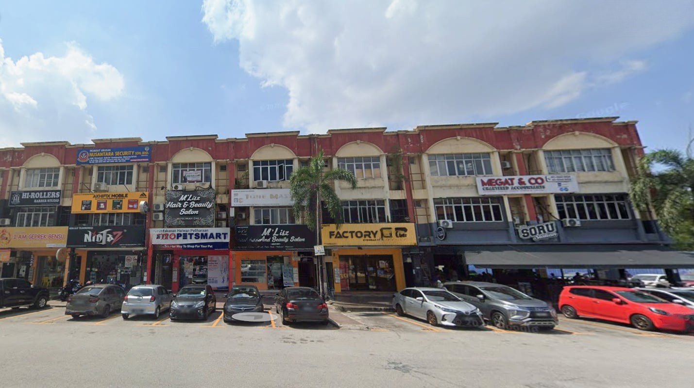 2608 4651 Corner Shop Seksyen 13 by Emily - photo 2