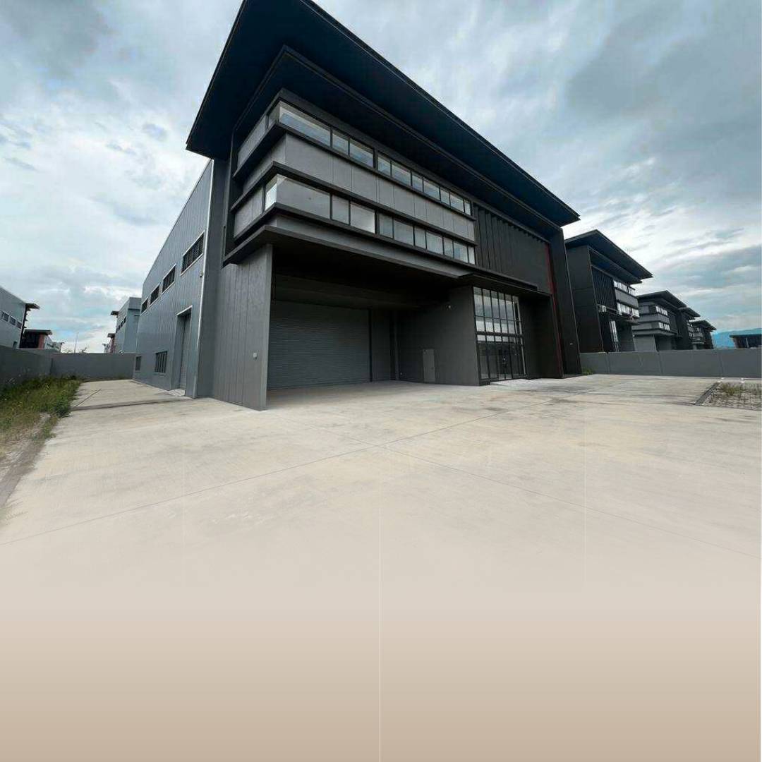 2610 4825 Factory Elmina Business Park by Emily