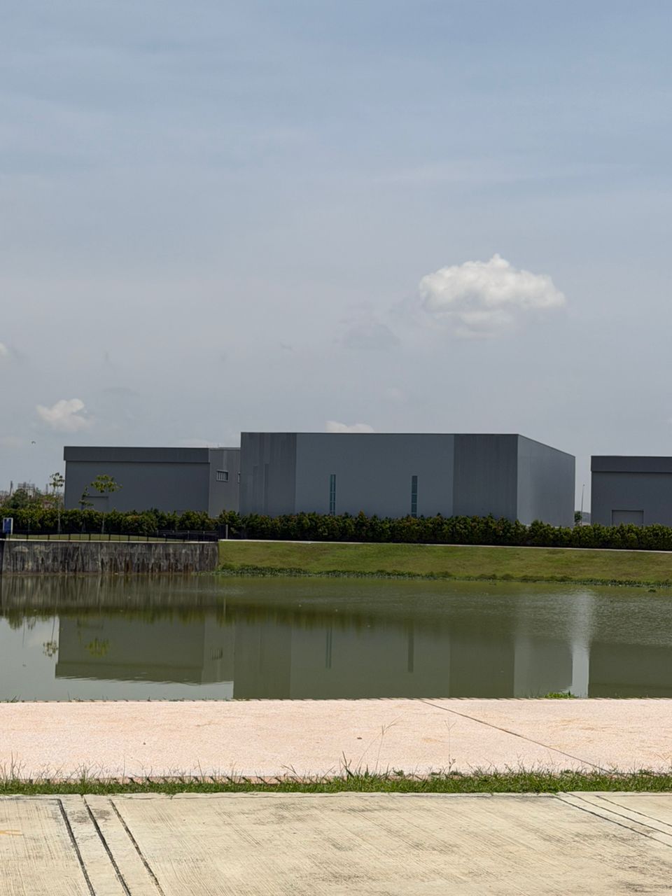 2610 4826 Factory Elmina Business Park by Emily