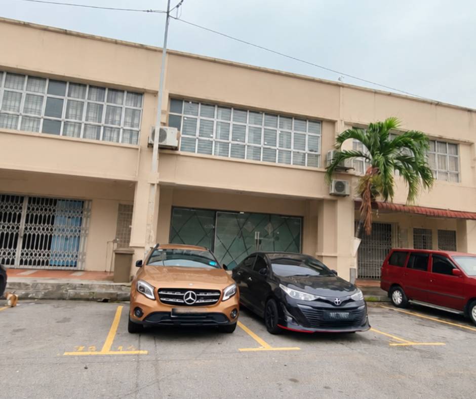 2610 4915 Shop Bandar Puteri Klang by Emily