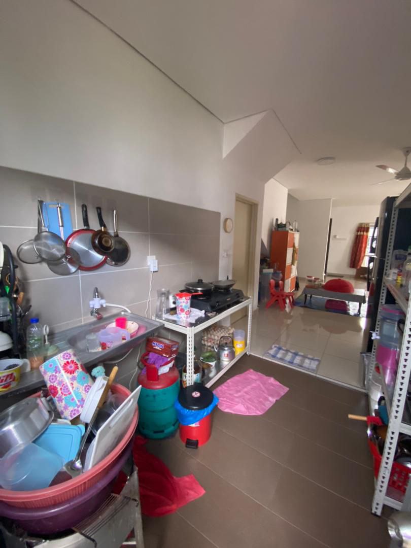 SPACIOUS ONE  HALF STOREY SERI SERDANG KAPAR - photo 9