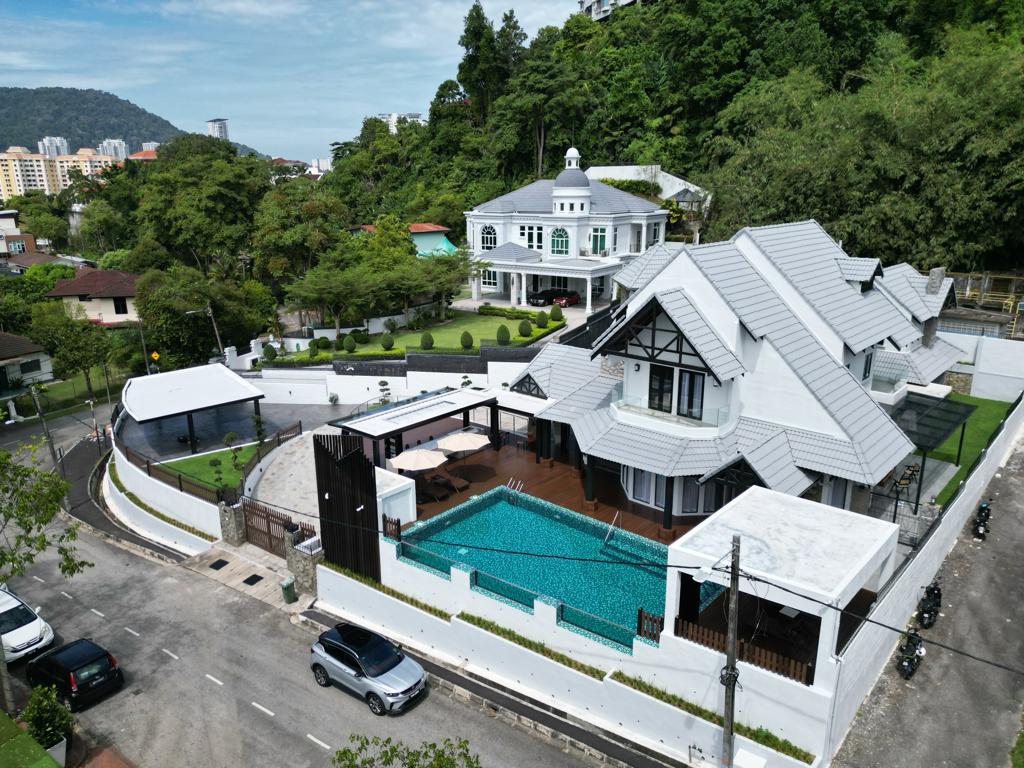 2 STY BUNGALOW NEWLY REFURBISHED at HILLSIDE - photo 1