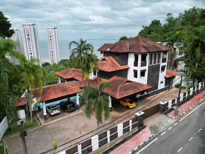 PEARL HILL BUNGALOW 12800SQFT WELL MAINTAINED