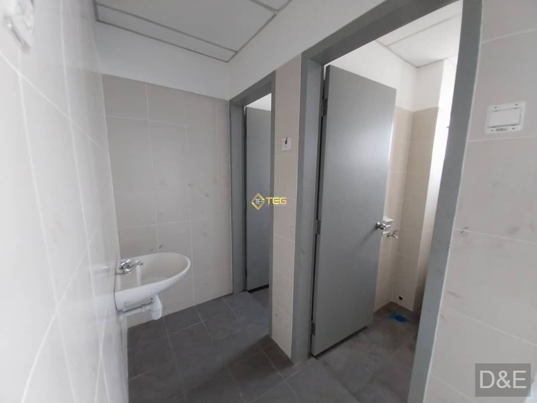 Eric Bandar Putera 1st Floor Shop Office face main - photo 4