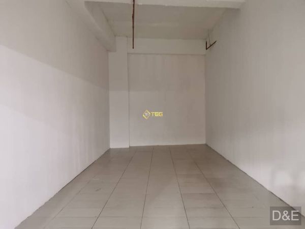 Eric GM Klang WholesaleCity Botanic Retail lot - photo 4