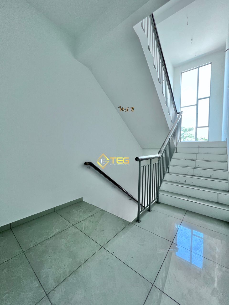 Eric Botanic Basic 3sty House Facing Lake GnG - photo 7
