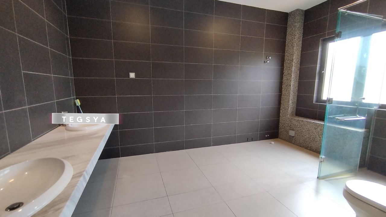 SYA Brand New Taman Bukit Beringin Bungalow - photo 11