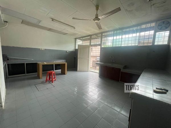 WG Taman Sri Andalas 2sty House in Good Condition - photo 4