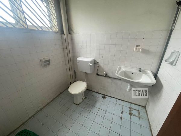 WG Taman Sri Andalas 2sty House in Good Condition - photo 6