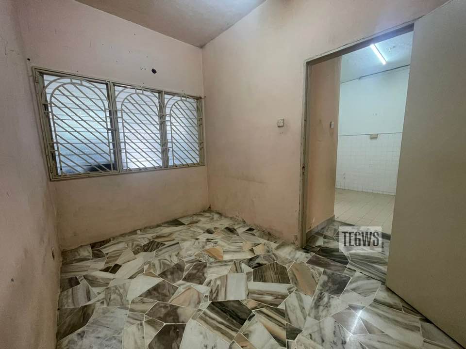 WG Taman Sri Andalas 2sty House in Good Condition - photo 7