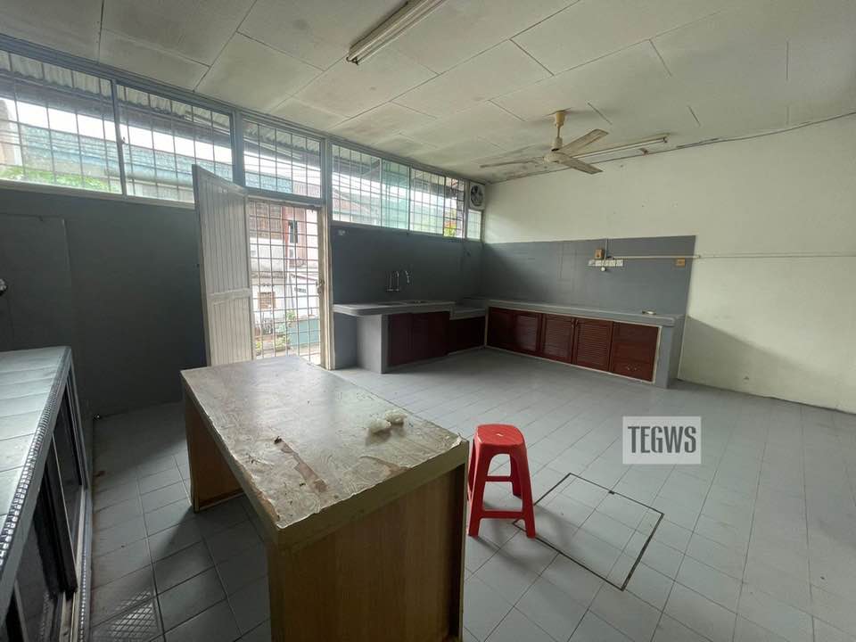WG Taman Sri Andalas 2sty House in Good Condition - photo 9