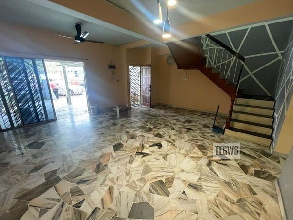 WG Taman Sri Andalas 2sty House in Good Condition - photo 10