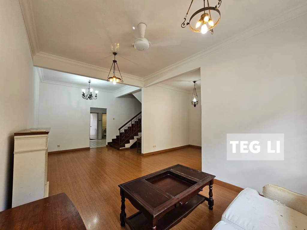 LI Eria 2sty House Renovated Freehold Non Bumi Lot - photo 3
