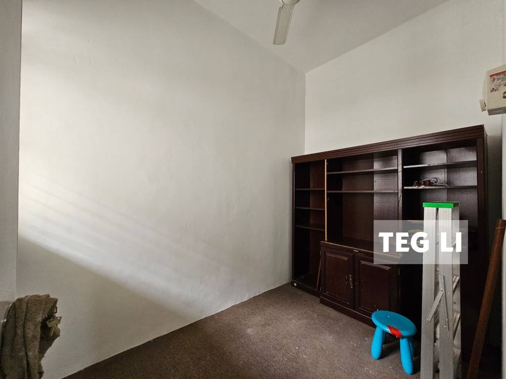 LI Eria 2sty House Renovated Freehold Non Bumi Lot - photo 4