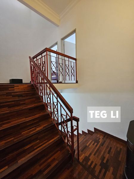 LI Eria 2sty House Renovated Freehold Non Bumi Lot - photo 7
