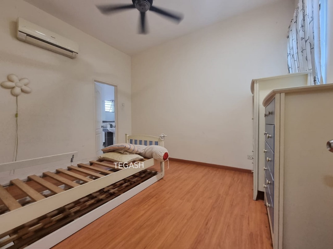 Eric Avira 2sty TerraceHouse Good Condition - photo 2