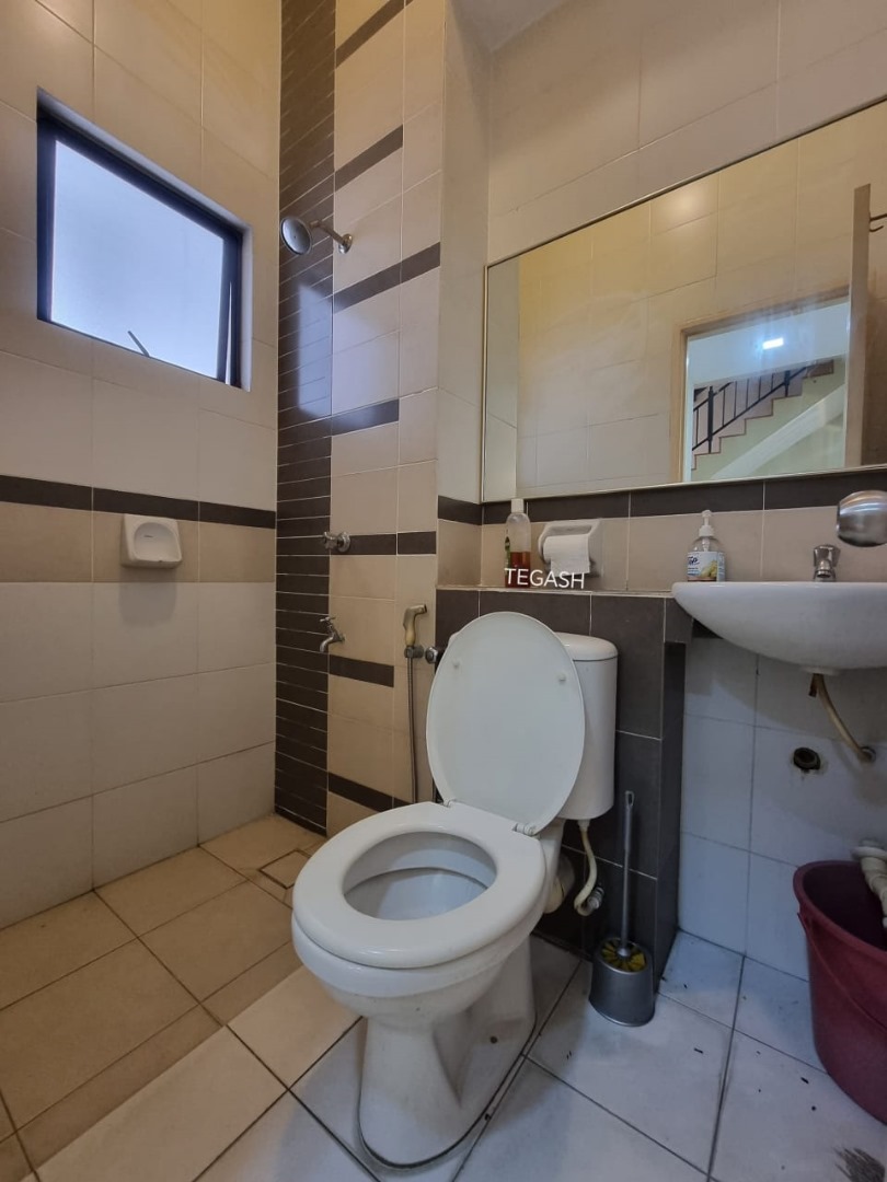 Eric Avira 2sty TerraceHouse Good Condition - photo 3