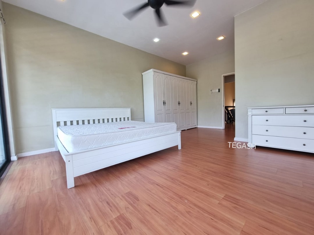 Eric Avira 2sty TerraceHouse Good Condition - photo 4