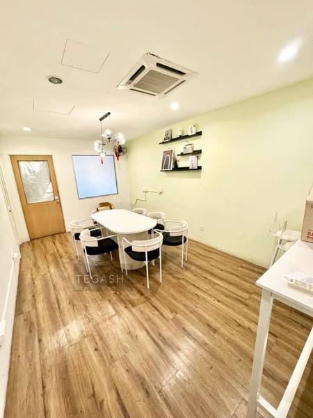 Ash Bandar Botanic 1st Floor Shop Super Hot Area - photo 2