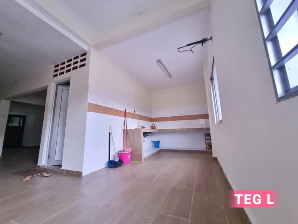 L Telok Gadong First Floor Shoplot Renovated - photo 6