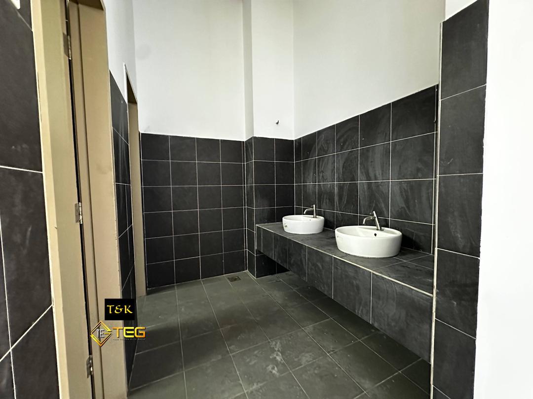 TnK Jalan Meru 3sty Commercial Building Good Cond - photo 10