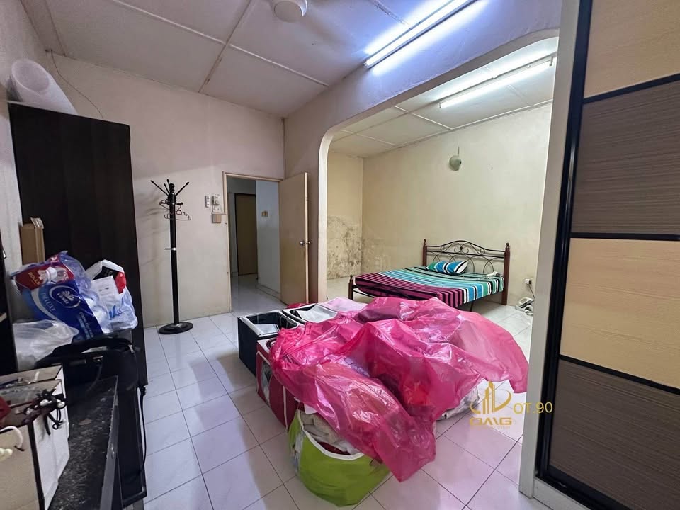 Owen Klang Utama Double Storey House - photo 7