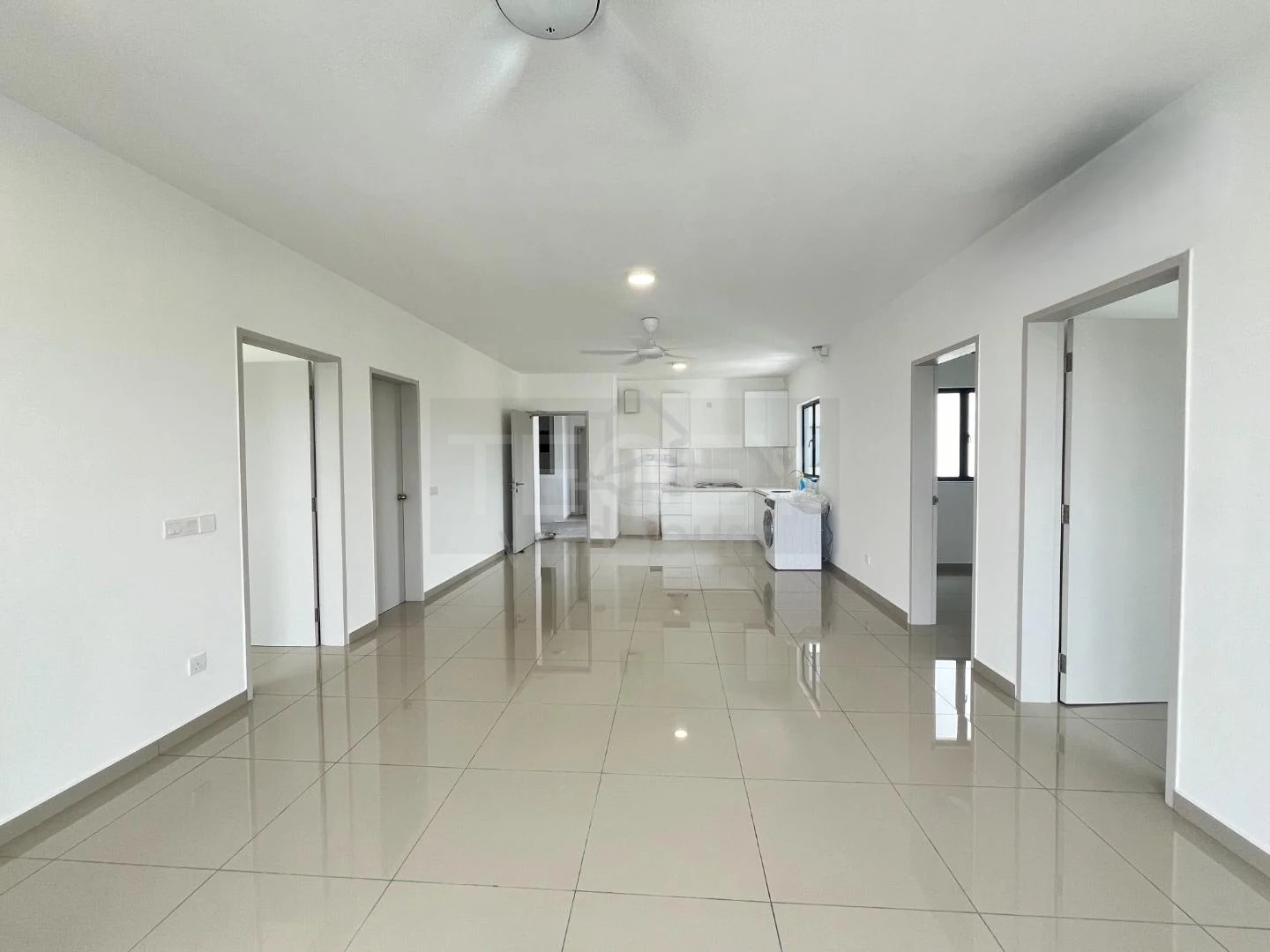 eric Huni Residence Eco Ardence Apartment - photo 4