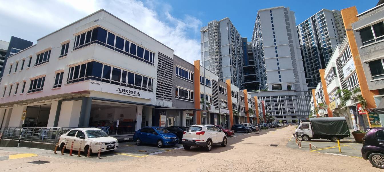 END LOT SHOP FOR RENT DANA 1 COMMERCIAL CENTRE - photo 10