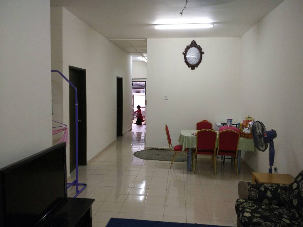 1sty Terrace Tmn Anggerik, Shah Alam Sec29 - photo 4