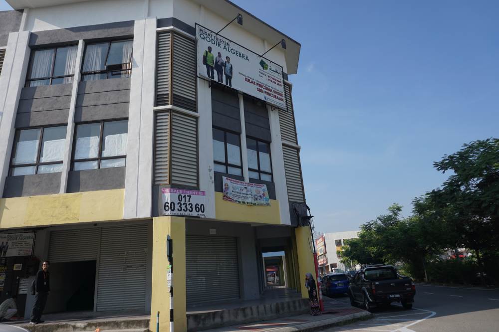 3 Storey Corner Shoplot Saujana Utama, Sg Buloh