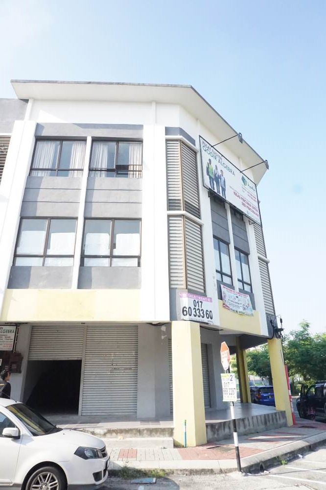 3 Storey Corner Shoplot Saujana Utama, Sg Buloh - photo 2