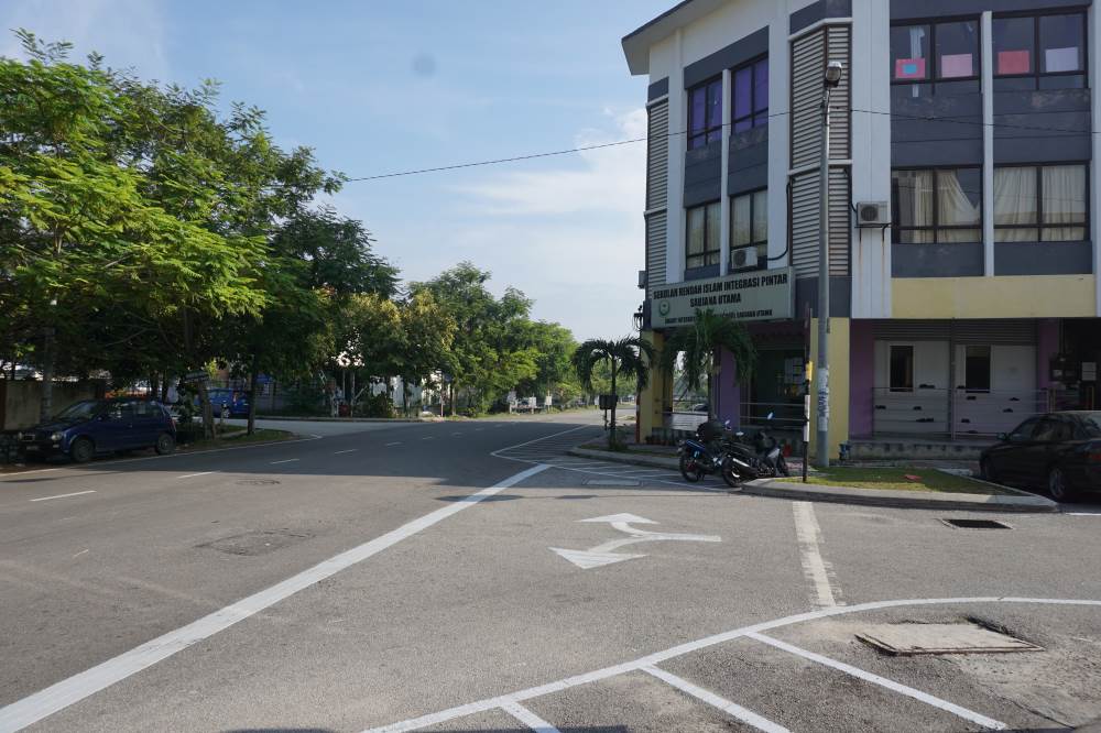 3 Storey Corner Shoplot Saujana Utama, Sg Buloh - photo 4
